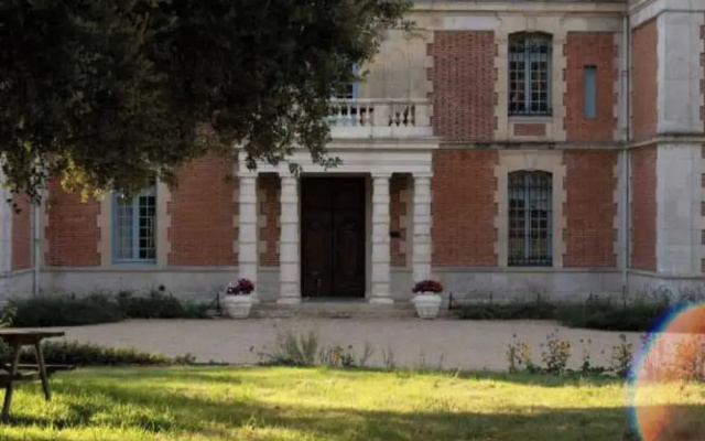 Stay at the Chateau- Studio 2P- With Pool and Park