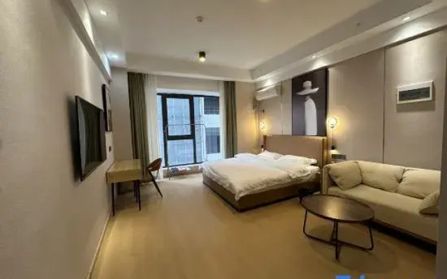 Ludao Light Luxury Homestay (Shangqiu Zhonghuan Plaza Railway Station)