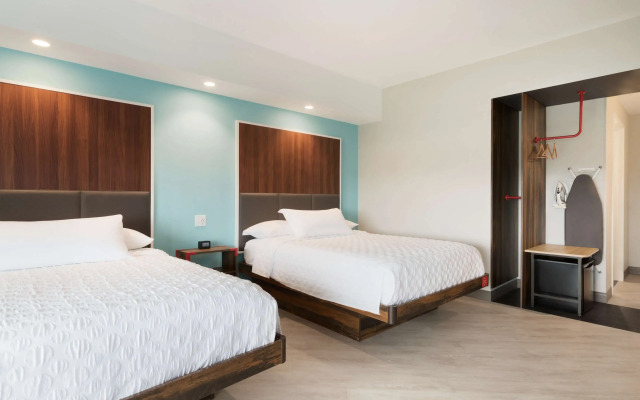 Tru by Hilton Lancaster East