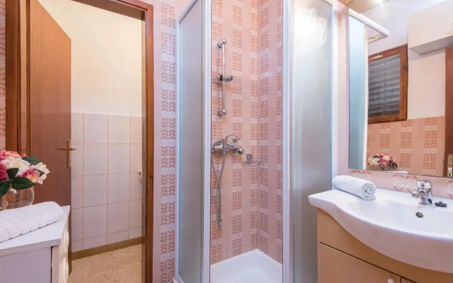 Awesome Home in Nova With Wifi and 4 Bedrooms