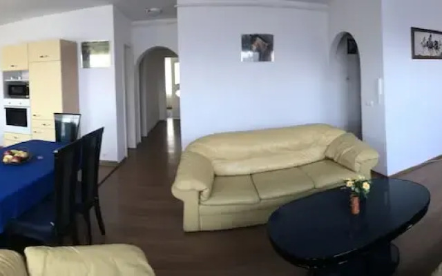 Lotusz Apartments