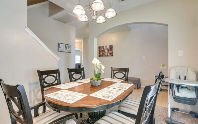 Pet-friendly Pearland Home ~ 21 Mi to Houston!