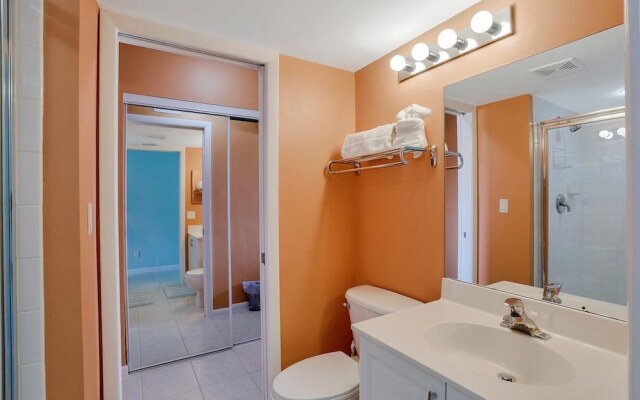 Breezy Condo With Deluxe Pool and Private Beach Access