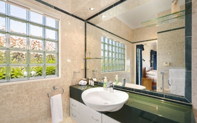 Lake View Luxury