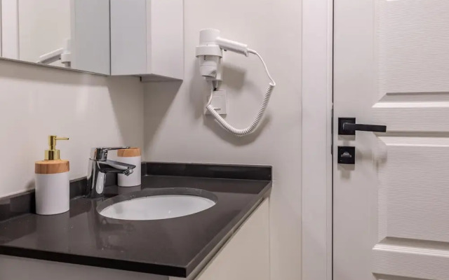 Sleek Flat 6 min to Istiklal Ave in Beyoglu