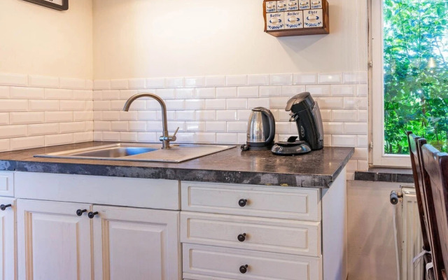 Snug Holiday Home in Nieuwvliet near Beach & Nature Reserve