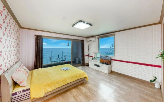 Yeongdeok Gaemitongkku Pension