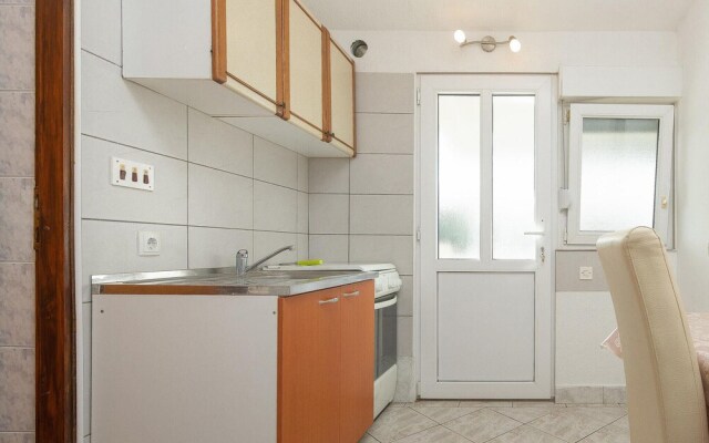 Beautiful Apartment in Vir With 2 Bedrooms and Wifi