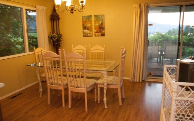 Vineyard on the Lake - 4 Bedroom Villa