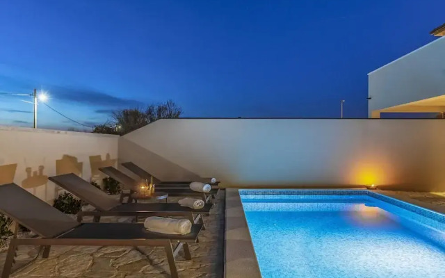 Modern Home With Swimming Pool and Wellness