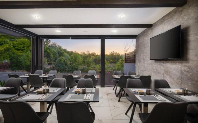 Ellure Luxury Suites
