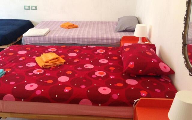 Verdi Plaza - Hostel