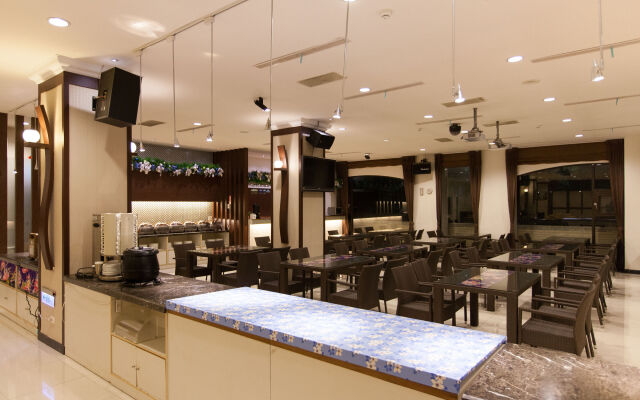 F Hotel - Sanyi