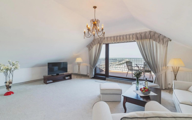 COLUMBUS Ustka - Limanowskiego 1