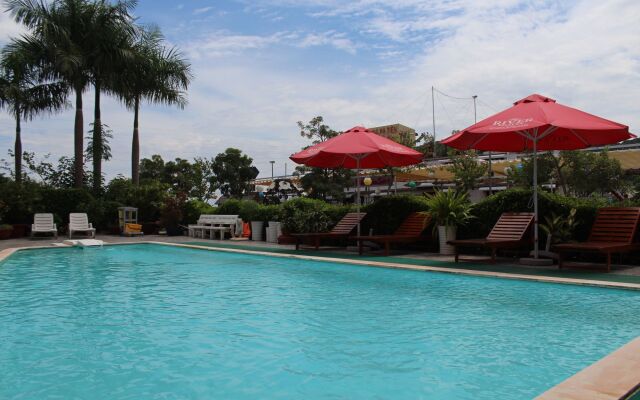 River Hotel