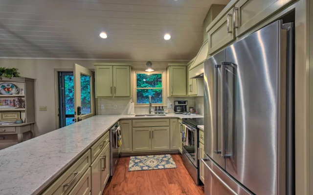 Cozy Clayton Cabin w/ Deck & Mountain Views!