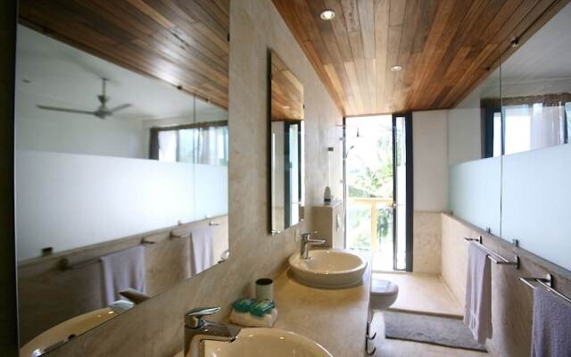 Modern 7 Bedrooms Villa on Private Beach Access