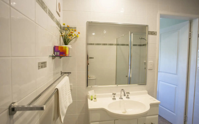 Ainslie Manor B&B