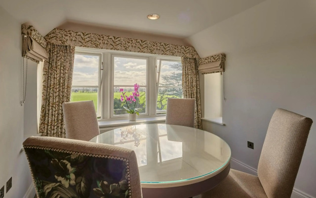 Wivenhoe House Hotel