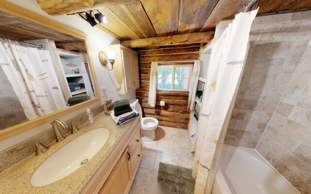 Stunning Apple Lane Log Cabin