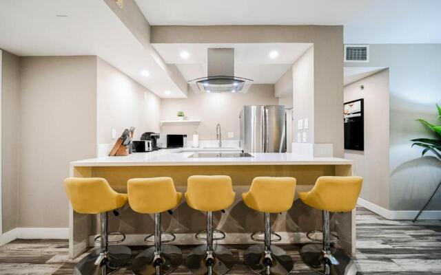 StripViewSuites at Jockey Club