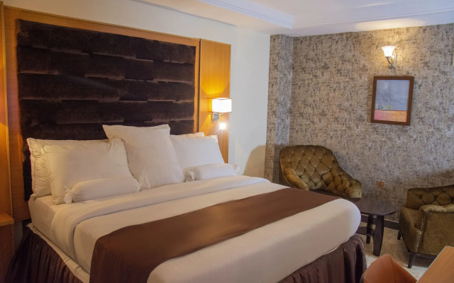 Sparklyn Hotels & Suites