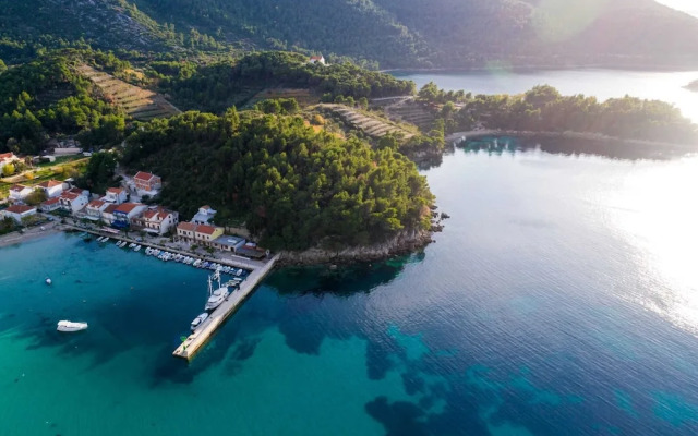 Villa Nives - Three-bedroom Villa With Terrace and Sea View