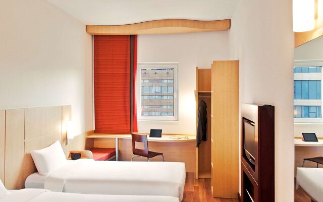 ibis Shanghai Chengshan Road Hotel