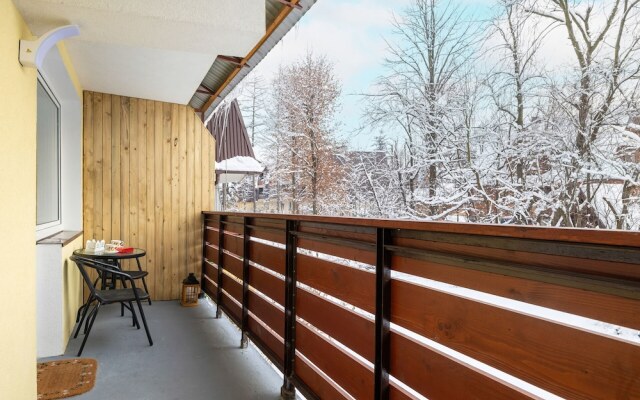 Mountain Corner Apartment by Renters