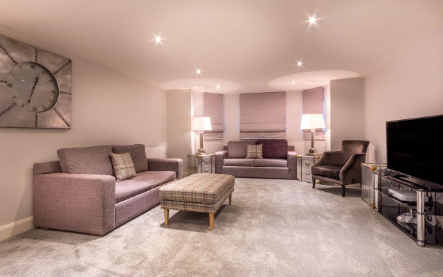 White Hart Hotel & Apartments