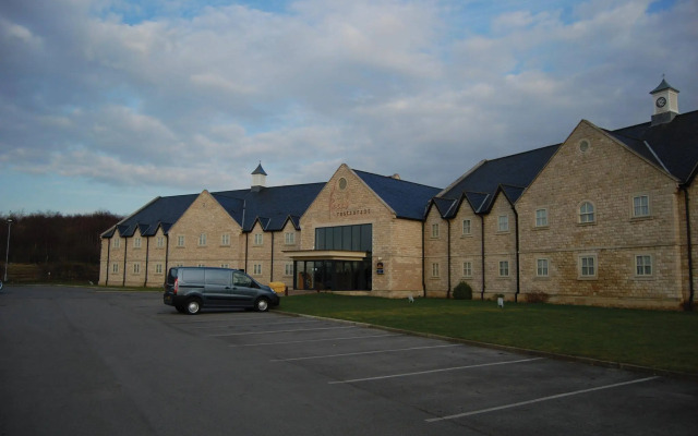 Best Western Plus Pastures Hotel