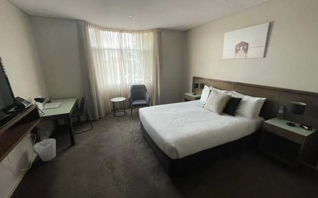 Sfera's Park Suites & Convention Centre