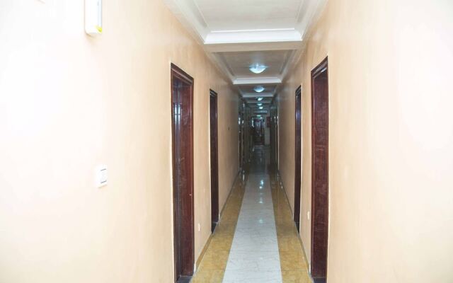 Royal Crest Hotel & Suites