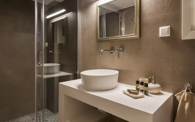 Entire floor Luxury aprtm in kolonaki