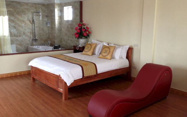 Viet Village Hotel & Travel