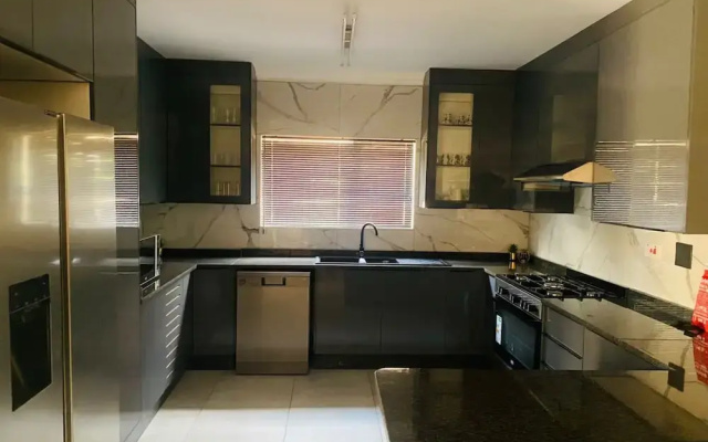 Petalite Villa Maun