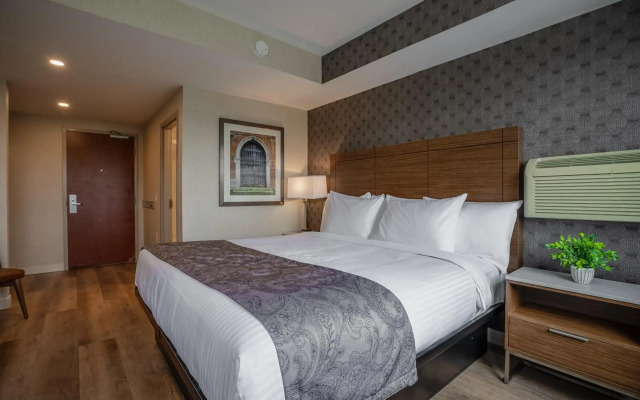 Monte Carlo Inn Oakville Suites