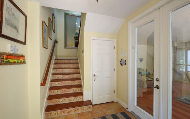 Sunkissed 3 Bedroom Townhouse by RedAwning