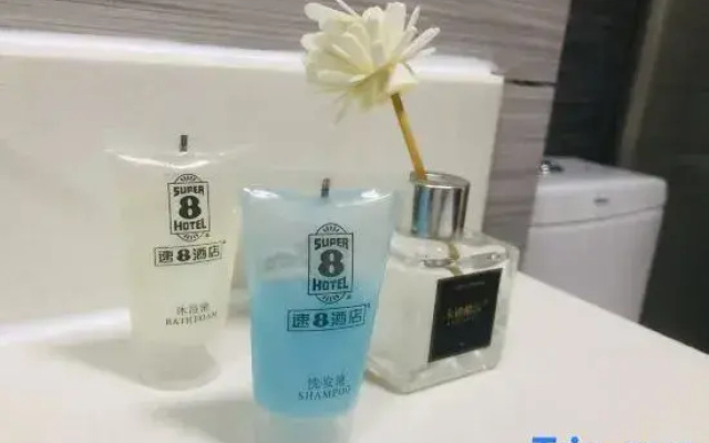 super 8 Hotel (Lanzhou Railway Station Passenger Center Store)