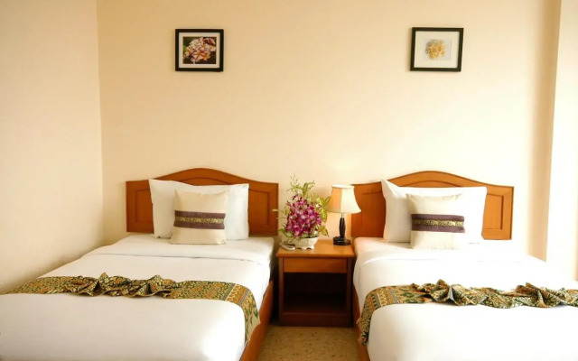 Sripet Hotel