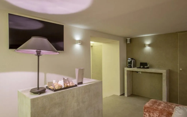 Room 230 Roma Luxury Suites