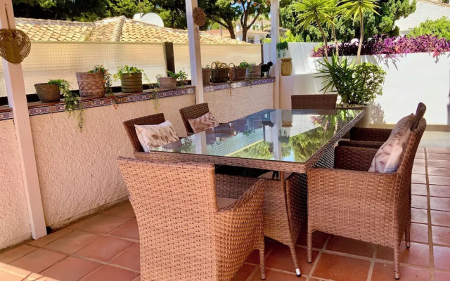 Villa With Pool, Walk to Beach, Restaurants, Shops