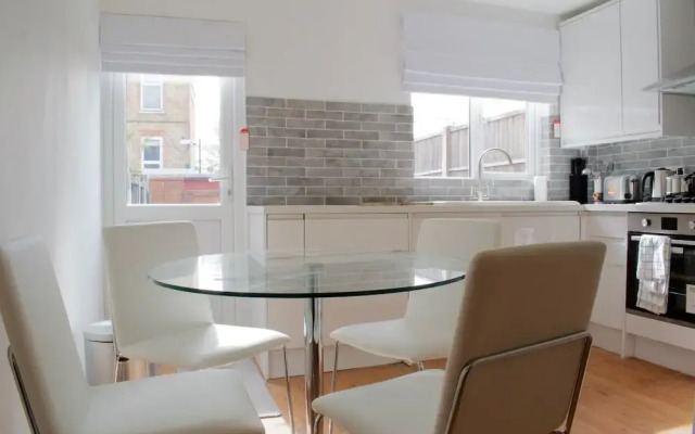 Newly Refurbished 2 Bedroom Bermondsey House
