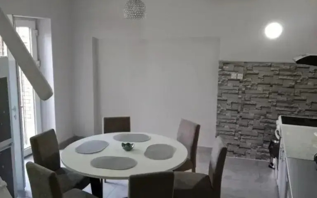 Apartmani Lena 1