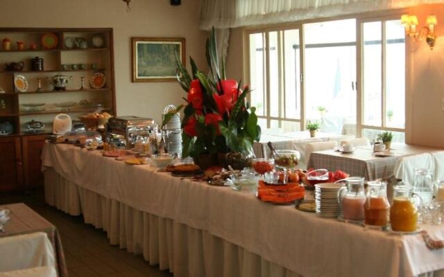 Hotel Dominguez Master