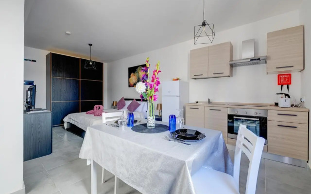 Cosy 1BR Studio Central Location