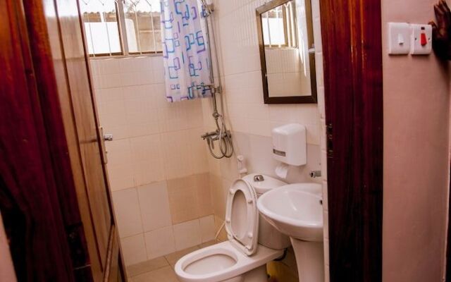 B10 Airport Lodge