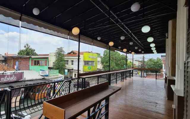 Oyo 90203 Dzawani Guest House