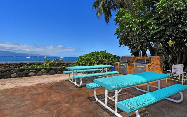 Lahaina Roads #205 1 Bedroom Condo by Redawning