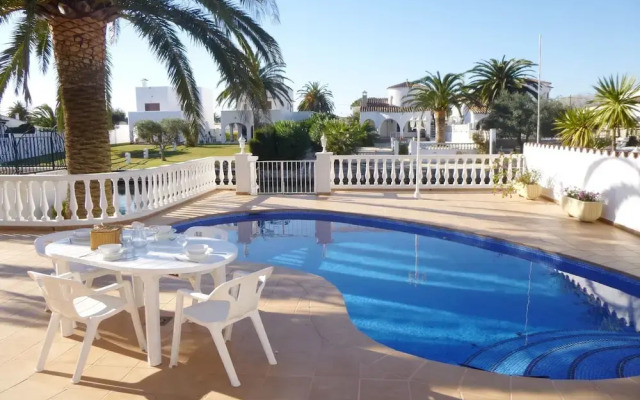 Amazing Villa in Empuriabrava With Swimming Pool
